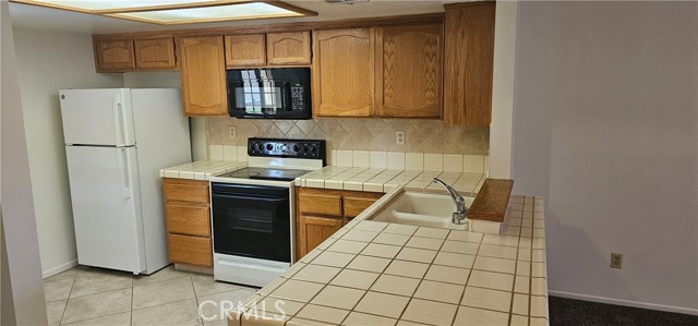 Detail Gallery Image 2 of 13 For 19268 Elm, Apple Valley,  CA 92308 - 2 Beds | 2 Baths