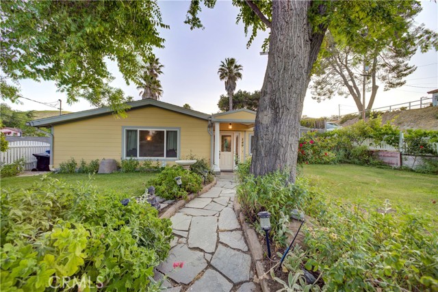 149 Vine Street, Paso Robles CA: https://media.crmls.org/medias/fee494c8-1b6f-4431-b54f-9818c7bce1e4.jpg