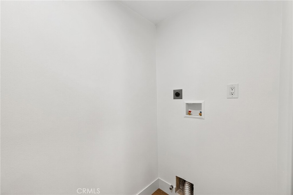 https://media.crmls.org/medias/fee4ca91-283e-460d-abd8-74d2b227296e.jpg?preset=X-Large