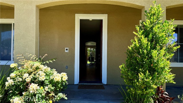 11958 Sunstone Court, Eastvale CA: https://media.crmls.org/medias/fee536ab-c263-4904-872c-4ba958bf835c.jpg