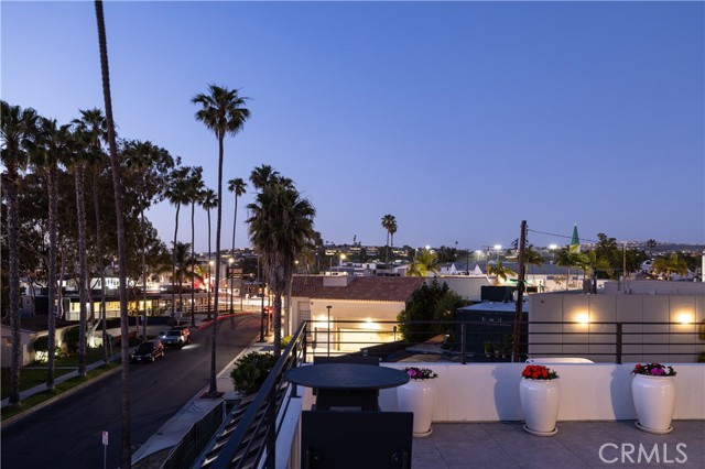 508 Goldenrod Avenue, Corona del Mar CA: https://media.crmls.org/medias/fee5cb94-830d-44fd-9d84-242d07ba5b39.jpg