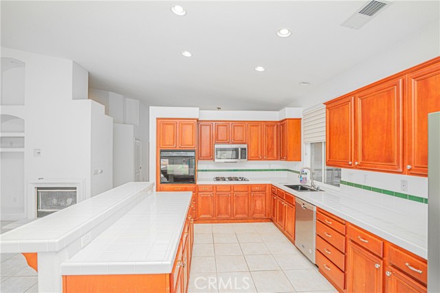 39754 Calle Azucar, Murrieta CA: https://media.crmls.org/medias/fee5f452-8ee3-4a25-827d-e7a75a43ecbb.jpg