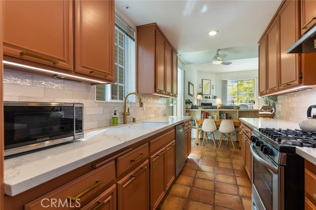 Detail Gallery Image 15 of 55 For 11445 Moorpark, Studio City,  CA 91602 - 2 Beds | 2/1 Baths