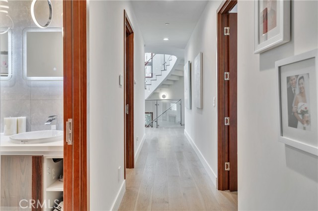 Detail Gallery Image 37 of 73 For 719 1st Pl, Hermosa Beach,  CA 90254 - 4 Beds | 4 Baths