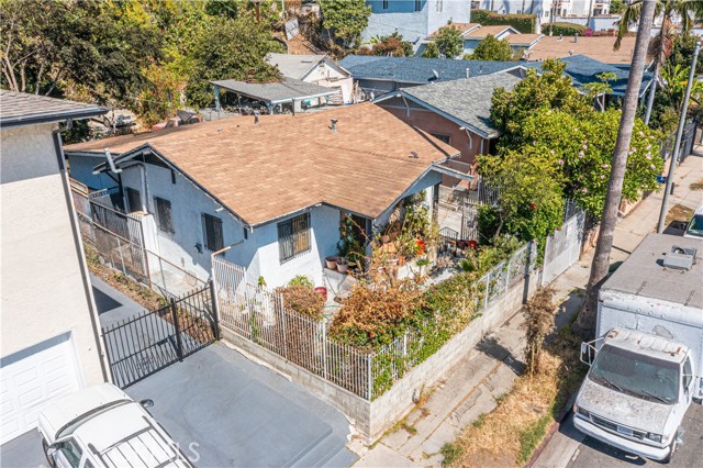 Detail Gallery Image 2 of 39 For 3833 Montclair St, Los Angeles,  CA 90018 - 3 Beds | 2 Baths