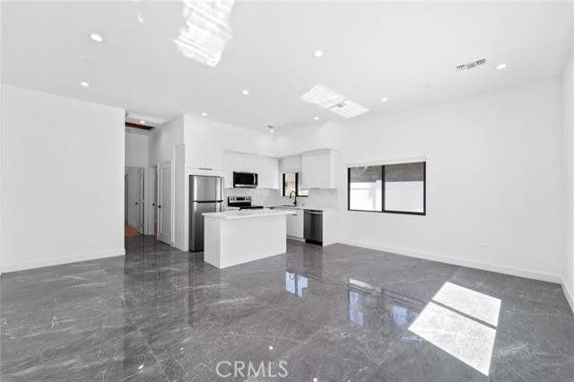 6827 Ranchito Avenue, Van Nuys CA: https://media.crmls.org/medias/fee66d0f-fb74-4915-a4ba-155734d3a8cf.jpg