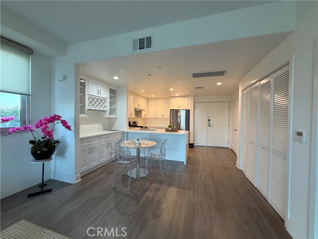 Detail Gallery Image 6 of 19 For 56 E Duarte Rd #420,  Arcadia,  CA 91006 - 1 Beds | 2 Baths