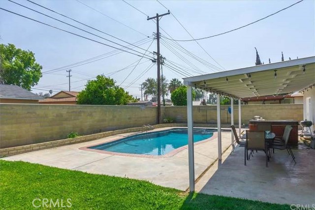 Detail Gallery Image 5 of 23 For 8798 Glencoe Dr, Riverside,  CA 92503 - 4 Beds | 2 Baths