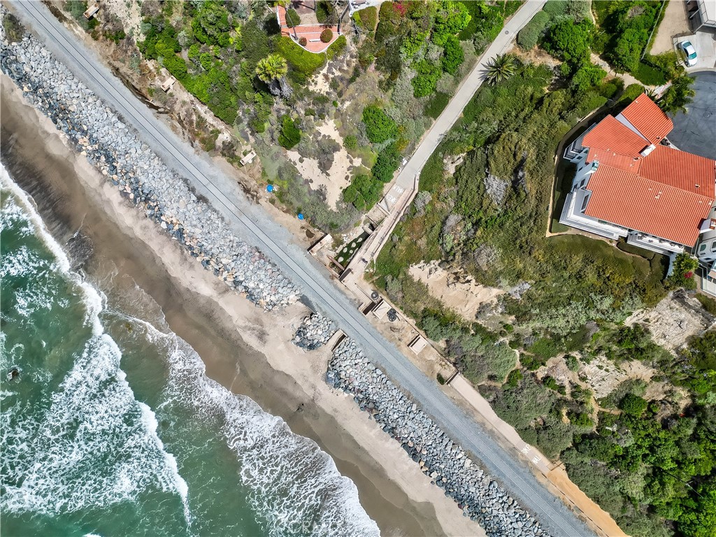 https://media.crmls.org/medias/fee7c6fb-5040-4f60-9d07-ab593174ad0f.jpg?preset=X-Large