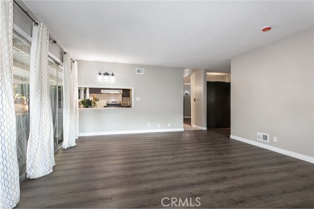 991 Glenview Terrace photo 10