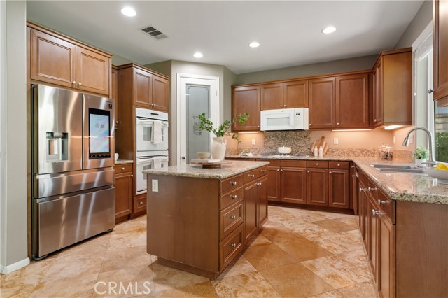Detail Gallery Image 11 of 68 For 22229 Evening Star Ct, Saugus,  CA 91390 - 6 Beds | 5 Baths
