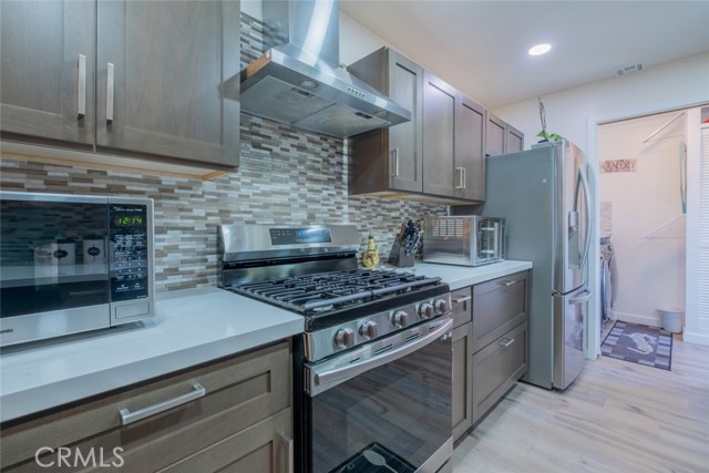 Detail Gallery Image 13 of 35 For 16732 Lassen St, Northridge,  CA 91343 - 3 Beds | 3 Baths