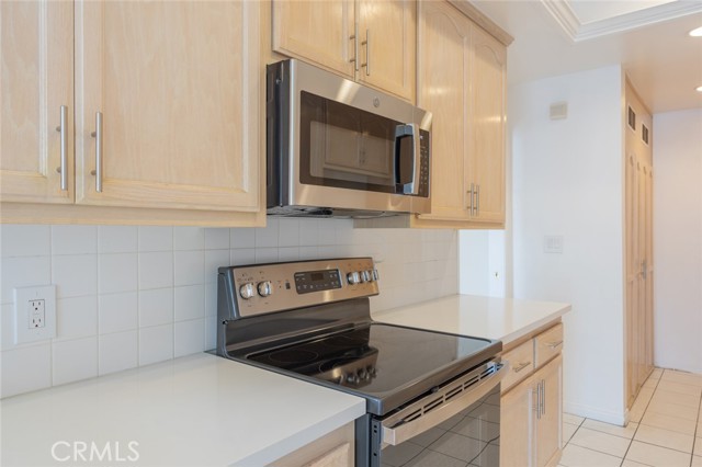Detail Gallery Image 5 of 13 For 2175 S Beverly Glen Bld #311,  Los Angeles,  CA 90025 - 2 Beds | 2 Baths