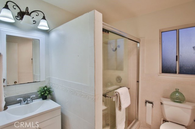 Detail Gallery Image 10 of 19 For 17252 Apel Ln, Huntington Beach,  CA 92649 - 6 Beds | 3 Baths
