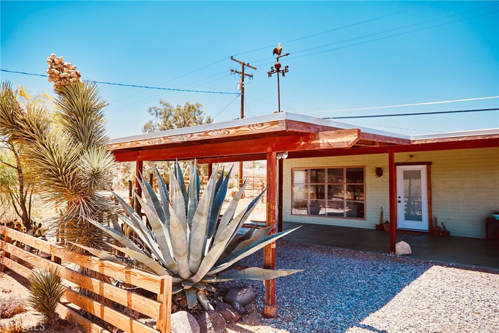 61886 Calle Los Amigos