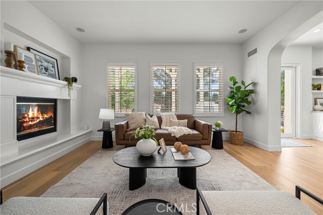 26814 Fairlain Drive, Valencia CA: https://media.crmls.org/medias/feeabffd-c70c-40b7-813b-19af0c2540bc.jpg