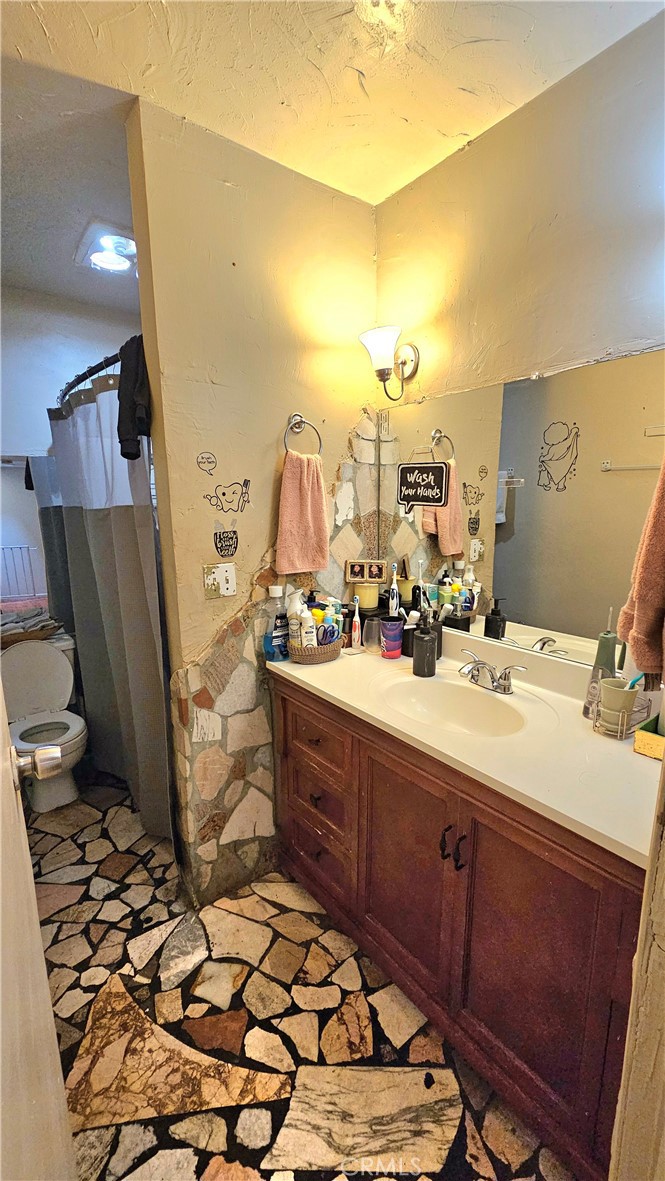 https://media.crmls.org/medias/feeb9bfc-db33-4875-b433-a7837e7f6d17.jpg?preset=X-Large