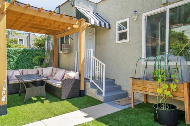 Detail Gallery Image 29 of 38 For 1301 S Hudson Ave, Los Angeles,  CA 90019 - 2 Beds | 2 Baths