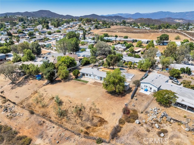 33310 Homestead Lane, Wildomar CA: https://media.crmls.org/medias/feec1c84-433b-4eb3-ab2a-c215acc45741.jpg