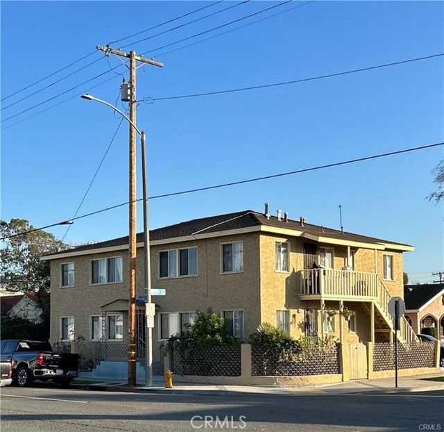 1500 E Wardlow Road, Long Beach CA: https://media.crmls.org/medias/feec2932-165b-4ae4-8b4f-7a965d73f294.jpg