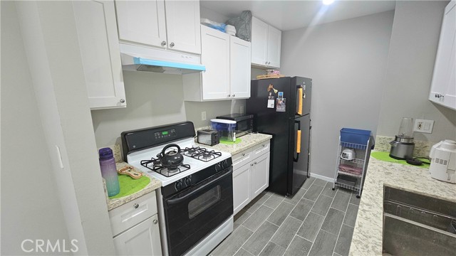 Detail Gallery Image 12 of 29 For 17900 Sherman Way #226,  Reseda,  CA 91335 - 1 Beds | 1 Baths