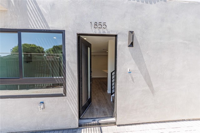 Detail Gallery Image 2 of 22 For 1855 Crenshaw Bld, Los Angeles,  CA 90019 - 4 Beds | 3 Baths