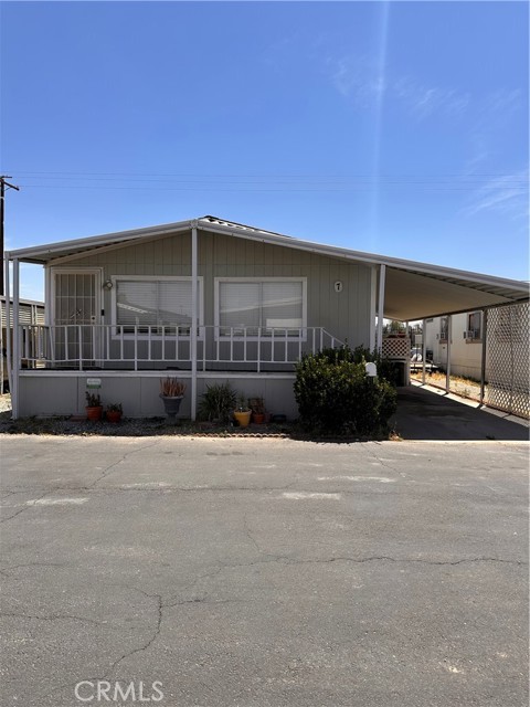 530 W Devonshire Avenue, Hemet CA: https://media.crmls.org/medias/feed662b-82d6-46bb-a498-755fe24c46be.jpg