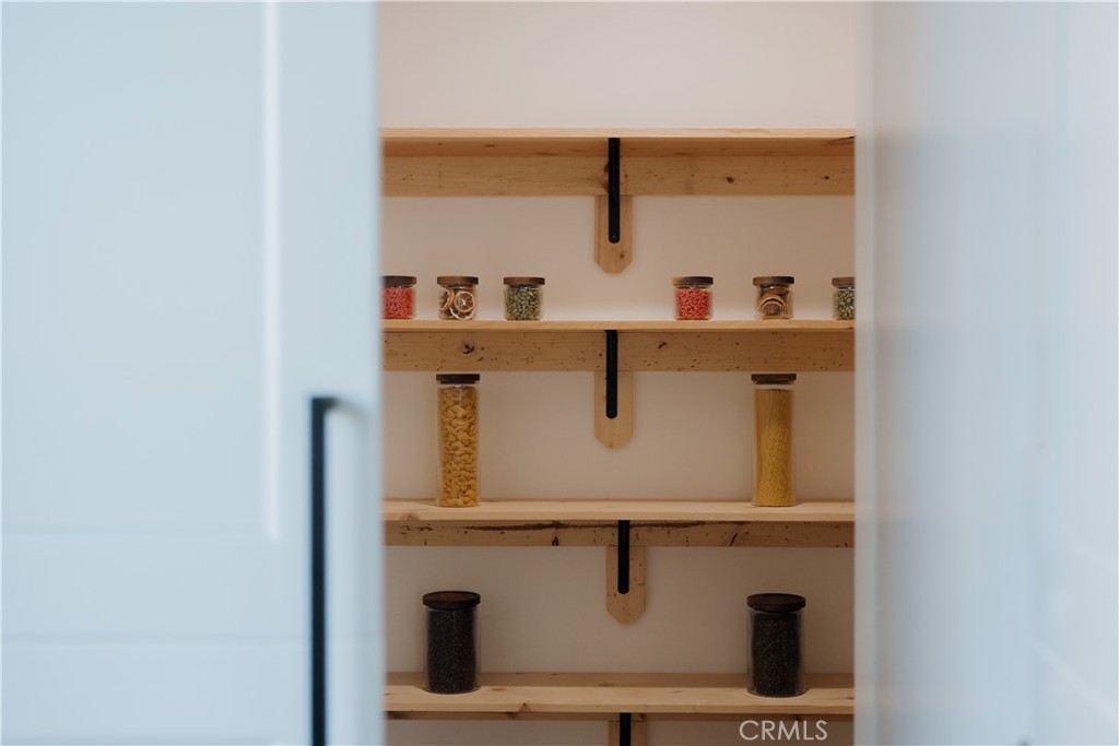 https://media.crmls.org/medias/feeec175-5b48-456a-a79d-3061ed7b8e03.jpg?preset=X-Large