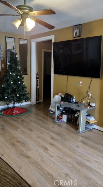 Detail Gallery Image 2 of 7 For 910 E 76th, Los Angeles,  CA 90001 - – Beds | – Baths