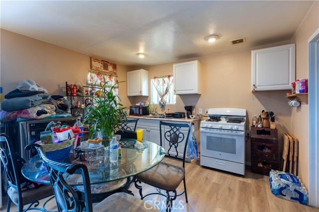 Detail Gallery Image 9 of 26 For 113 E White St, Barstow,  CA 92311 - – Beds | – Baths