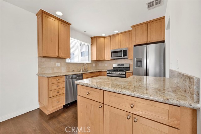 Detail Gallery Image 7 of 27 For 7931 Vantage Ave, North Hollywood,  CA 91605 - 3 Beds | 2 Baths