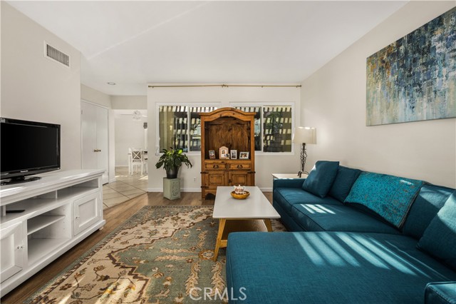 Detail Gallery Image 9 of 42 For 5573 E Vista Del Rio, Anaheim,  CA 92807 - 2 Beds | 2/1 Baths