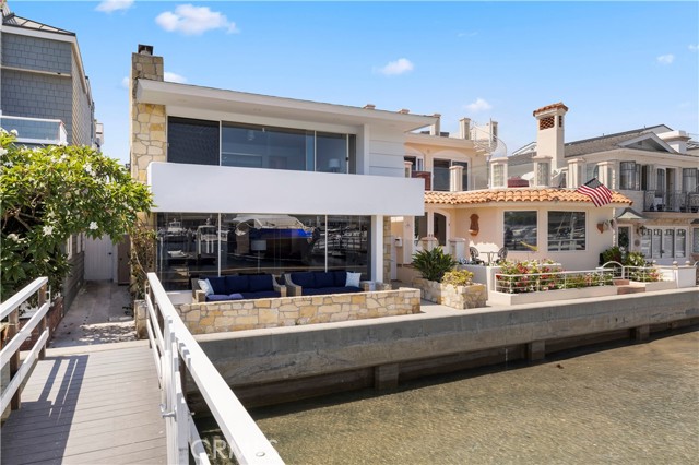 Detail Gallery Image 1 of 17 For 121 E Bay Front, Newport Beach,  CA 92662 - 3 Beds | 2 Baths