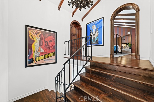 2347 E Valley Road, Montecito CA: https://media.crmls.org/medias/fef09a4f-2e10-4887-914e-093030cf59b2.jpg