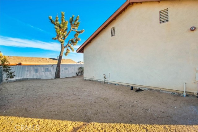 60803 Division Street, Joshua Tree CA: https://media.crmls.org/medias/fef12e8d-9900-4516-8faa-daefb1377187.jpg