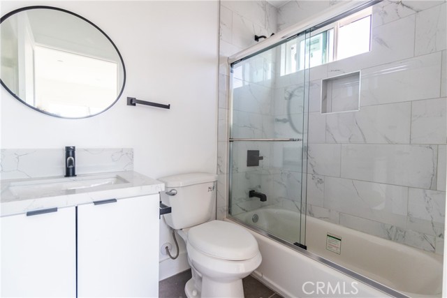 Detail Gallery Image 18 of 22 For 4507 W 18th St Dr #1,  Los Angeles,  CA 90019 - 4 Beds | 3 Baths