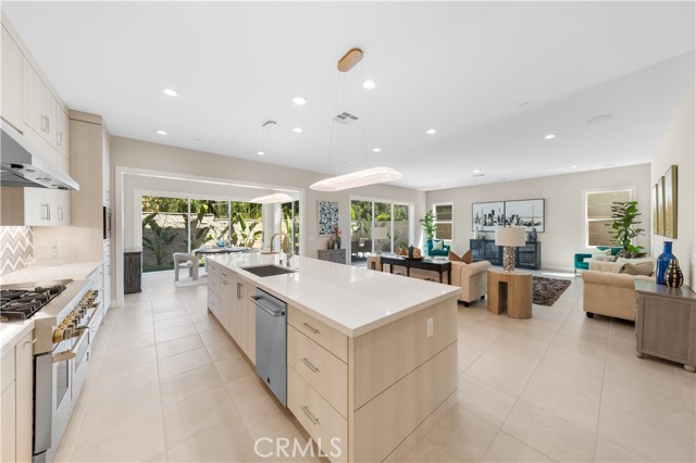 390 Riverbend, Lake Forest CA: https://media.crmls.org/medias/fef1a68b-880f-497b-b74c-67838f5a8ad4.jpg