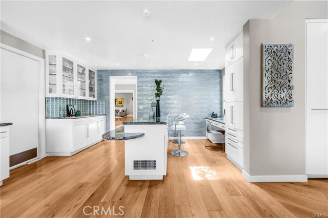 Detail Gallery Image 26 of 43 For 935 Hillcrest, Pasadena,  CA 91106 - 6 Beds | 7/1 Baths