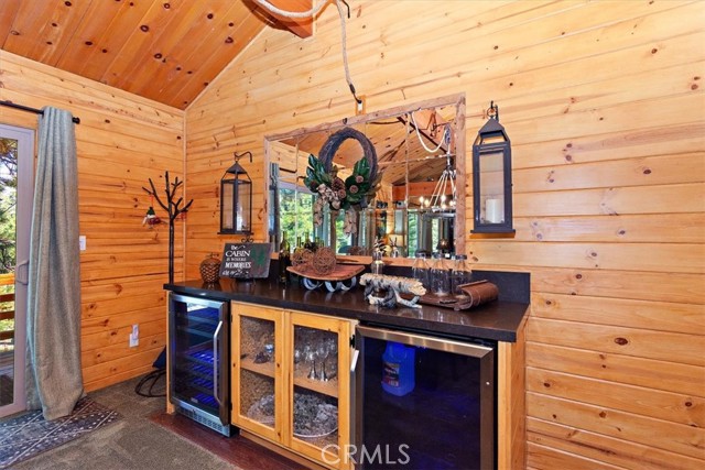 Detail Gallery Image 11 of 42 For 740 Cove Dr, Big Bear Lake,  CA 92315 - 3 Beds | 2 Baths