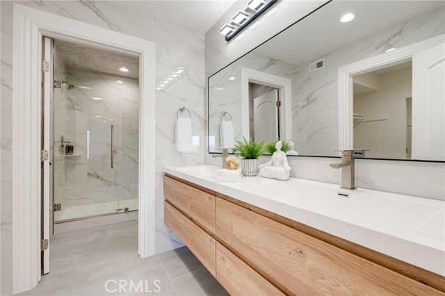 Detail Gallery Image 12 of 36 For 7655 Caminito Avola, La Jolla,  CA 92037 - 4 Beds | 2/1 Baths