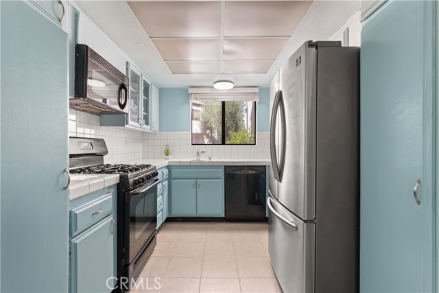 21730 Marylee Street, Woodland Hills CA: https://media.crmls.org/medias/fef3adad-5838-4f8d-96b5-b0f1e0e48491.jpg