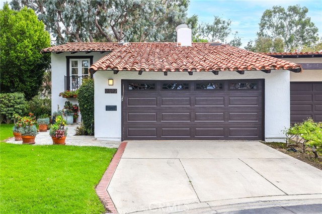 Come experience this newly refreshed Bluffs home nestled on a serene cul-de-sac, embraced by the lush greenbelt with a glimpse of Newport’s Back Bay.