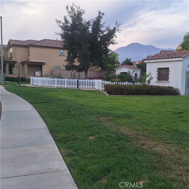 825 Parisa Place, Upland CA: https://media.crmls.org/medias/fef47d3f-8da9-40af-ae86-7147e9da89b1.jpg