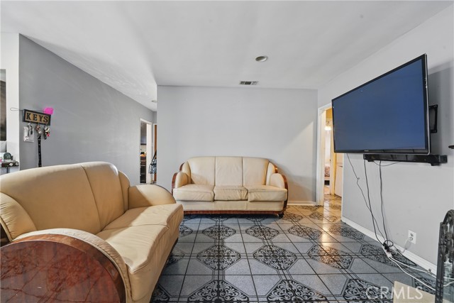 Detail Gallery Image 6 of 50 For 14276 Aztec St, Sylmar,  CA 91342 - 5 Beds | 4 Baths