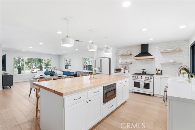 1124 E Maplewood Place, Orange CA: https://media.crmls.org/medias/fef5df6c-3515-4aca-9ac7-e6b0c491cbe2.jpg