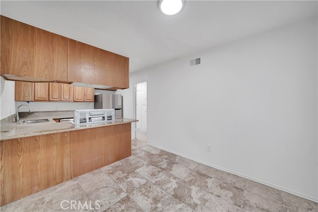 Detail Gallery Image 18 of 51 For 16722 Goldenwest St, Huntington Beach,  CA 92647 - – Beds | – Baths