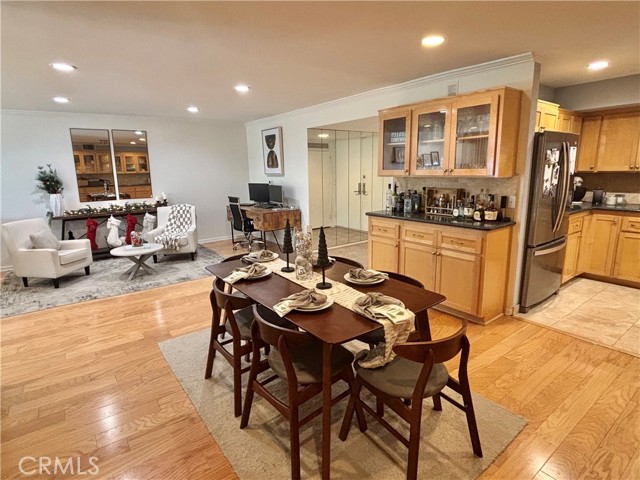 Detail Gallery Image 5 of 18 For 10633 Kinnard Ave #1,  Los Angeles,  CA 90024 - 2 Beds | 2 Baths