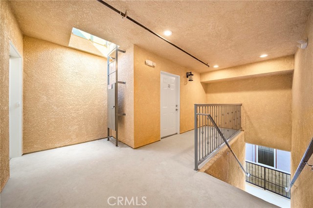 Detail Gallery Image 5 of 25 For 5639 N Huntington Dr #6,  Los Angeles,  CA 90032 - 3 Beds | 2 Baths