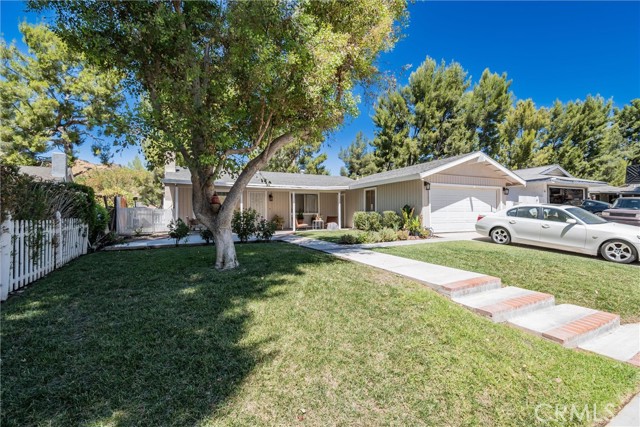 Detail Gallery Image 2 of 22 For 29441 Florabunda Rd, Canyon Country,  CA 91387 - 3 Beds | 2 Baths