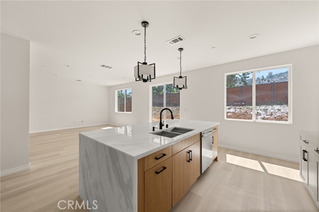 Detail Gallery Image 7 of 36 For 5978 Copperfield Ave, Riverside,  CA 92506 - 5 Beds | 4/1 Baths